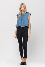 Load image into Gallery viewer, Black Distressed Crop Skinny Jeans