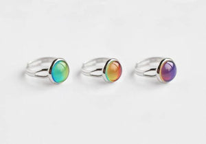A Tea Leaf Jewelry - Changing Color Mood Stone Ring