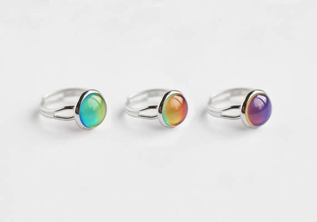 A Tea Leaf Jewelry - Changing Color Mood Stone Ring